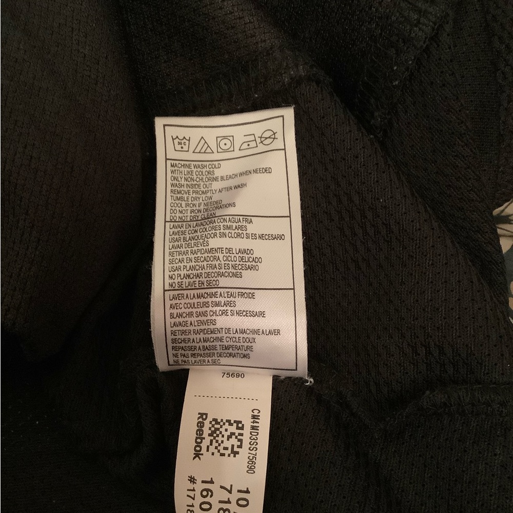 Reversible San Jose Sharks jacket & Brent Burns jersey - Picture 14 of 14